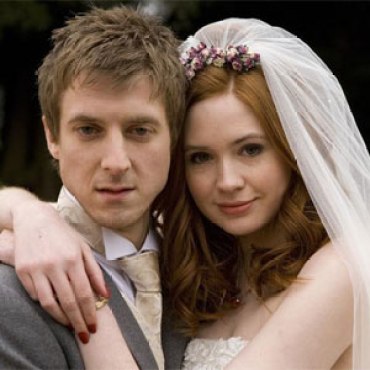 Amy and Rory get married...again